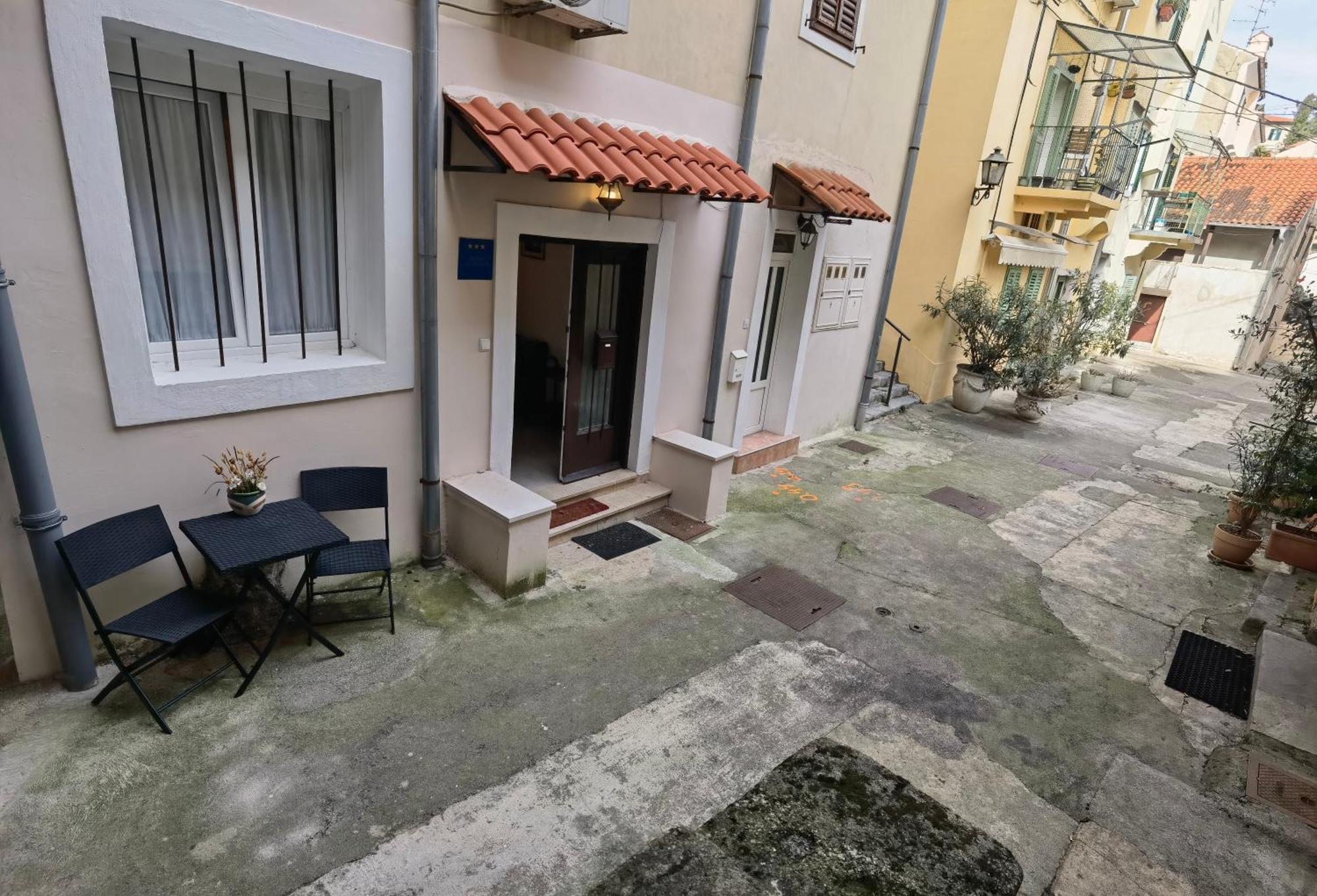 Apartment Zlatko , Ten Steps To The Sea Opatija Exterior foto