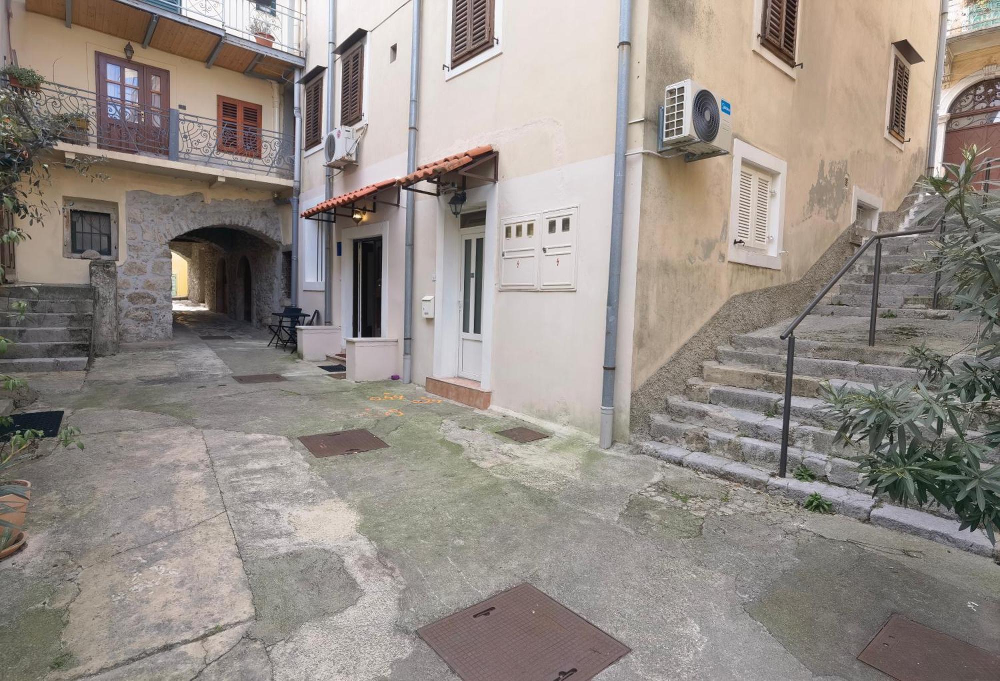 Apartment Zlatko , Ten Steps To The Sea Opatija Exterior foto